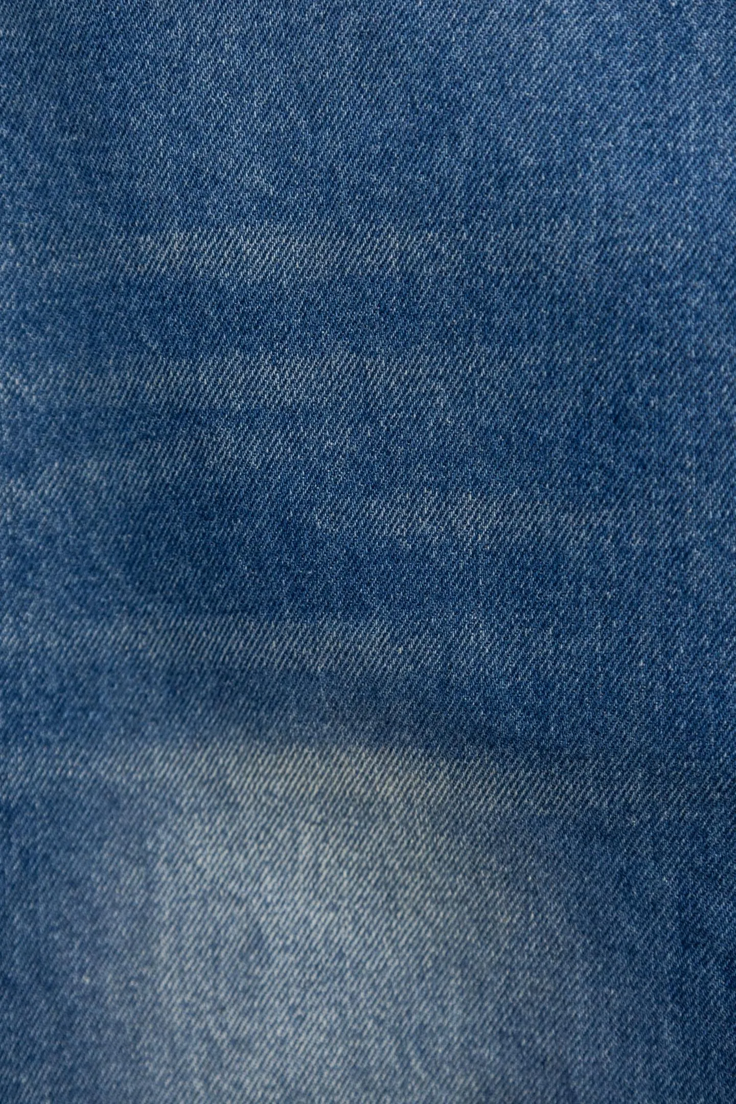 P230 Ralph Lauren 2026RRL retro ripped jeans, American retro essentials, classic loose fit: 13.75oz Japanese selvage denim, made in the United States, 100% cotton, perfect texture! Durable and non-shrinking: Mechanical pre-shrunk finishing® technology, still fit after long-term wear, retro wash has a more timeless taste ~ Size: 28--34 Color: Denim blue